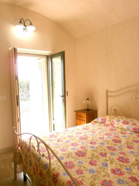 Trullo Villa Giuliana Con Giardino Posizione Panoramica Free Wifi オストゥーニ 部屋 写真